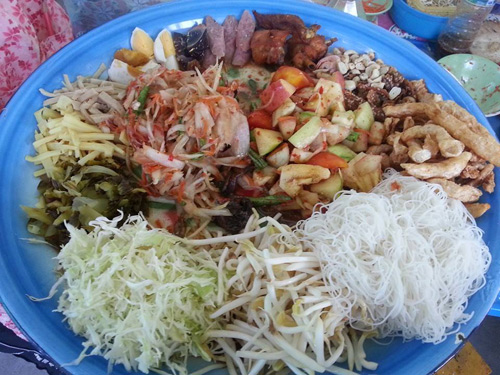 ร้านส้มตำถาด,ตำถาด