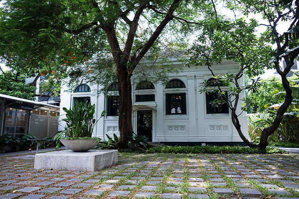 ห้องสมุดเนียลสัน เฮส์ (Neilson Hays Library)