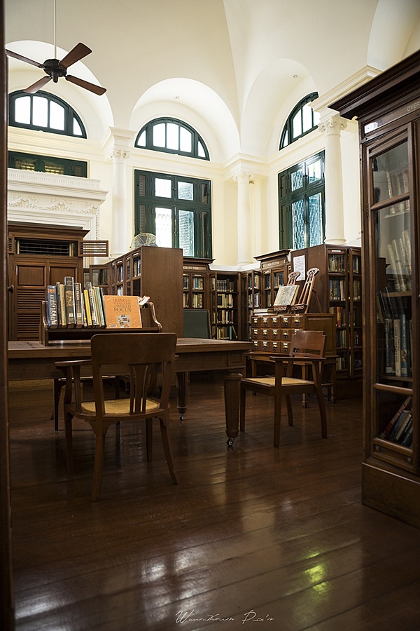 ห้องสมุดเนียลสัน เฮส์ (Neilson Hays Library)