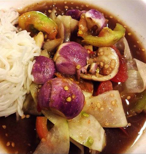 ร้านส้มตำถาด,ตำถาด