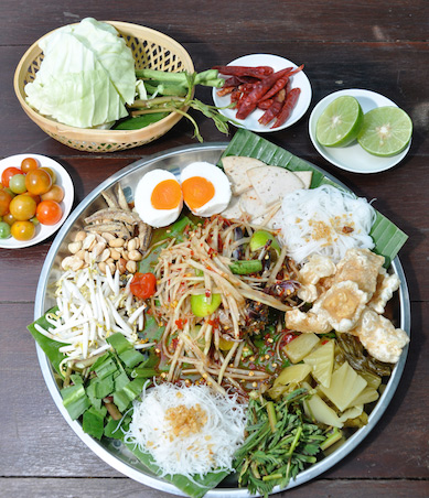 ร้านส้มตำถาด,ตำถาด