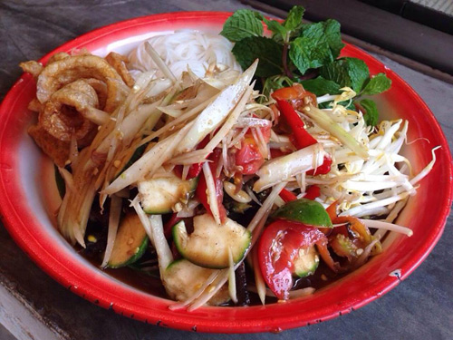 ร้านส้มตำถาด,ตำถาด