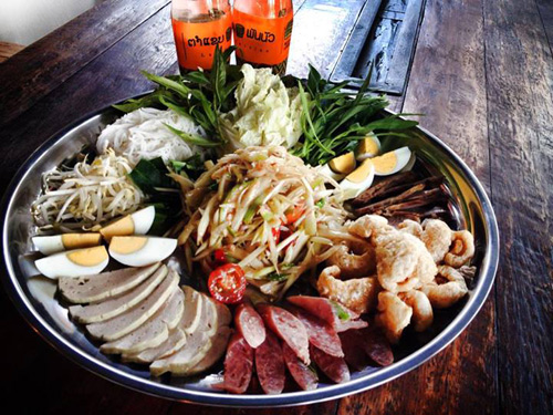 ร้านส้มตำถาด,ตำถาด