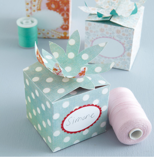 ห่อของขวัญปีใหม่แบบ D.I.Y. 