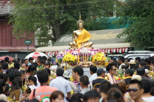 งานประเพณีตักบาตรดอกไม้เข้าพรรษา