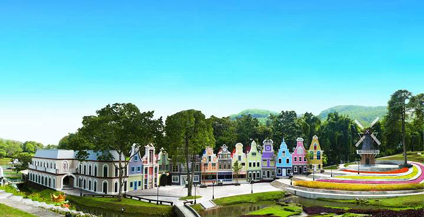  สตรอว์เบอร์รี ทาวน์ (Strawberry Town)