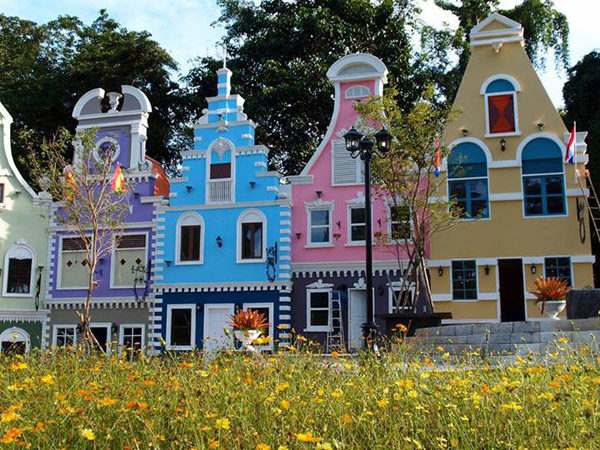  สตรอว์เบอร์รี ทาวน์ (Strawberry Town)