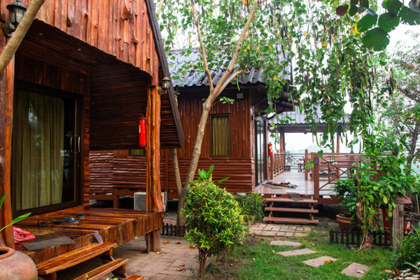 ที่พักริมน้ำ