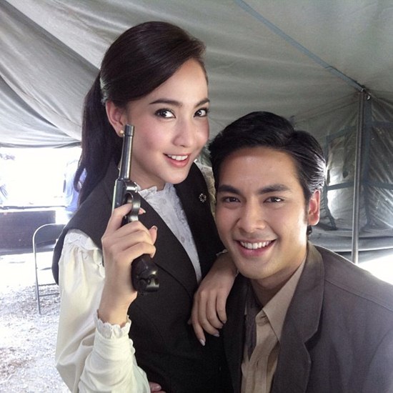 บอม ธนิน ประวัติ