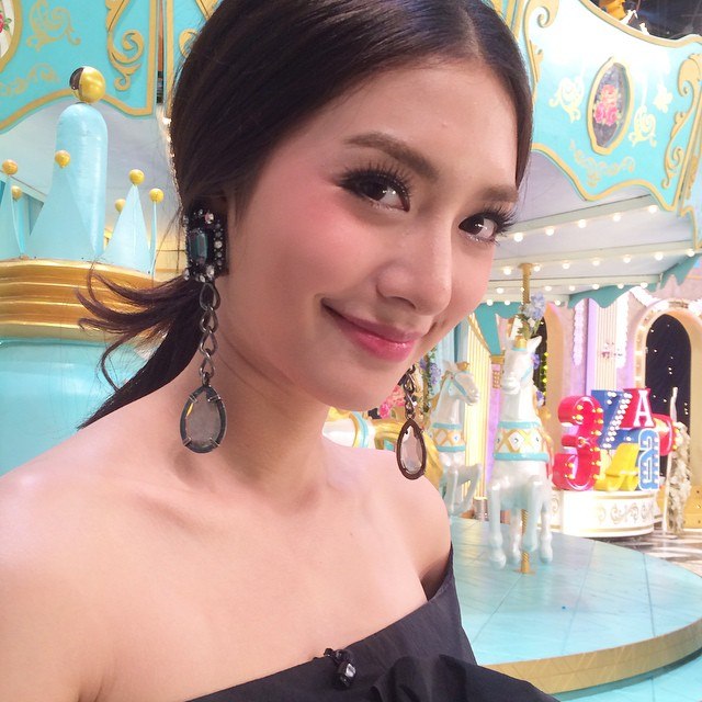 มิว นิษฐา ประวัติ