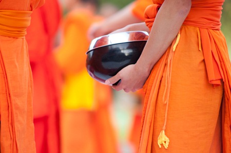 ใส่บาตร