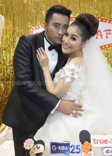 บอล เชิญยิ้ม แต่งงาน