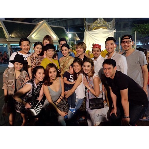 งามมาก ! นุ่น วรนุช แต่งชุดไทยรำถวายพระพรหม 