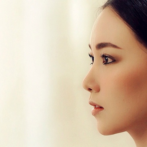 งามมาก ! นุ่น วรนุช แต่งชุดไทยรำถวายพระพรหม 