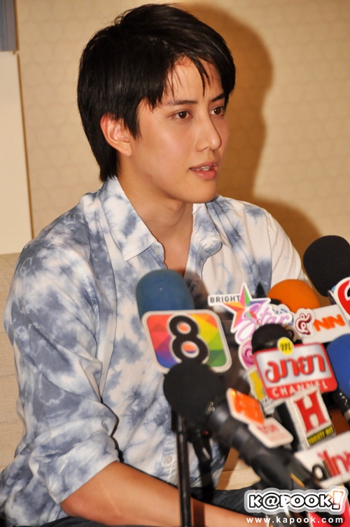 ไมค์ พิรัชต์ แถลงข่าว
