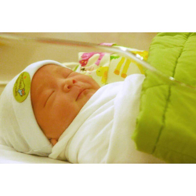 ภรรยา พล วงแคลช คลอดลูกชายตั้งชื่อ น้องพร้อม