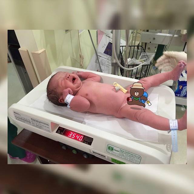 ภรรยา พล วงแคลช คลอดลูกชายตั้งชื่อ น้องพร้อม