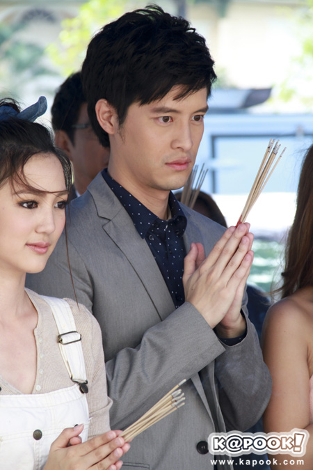 บวงสรวง ละครชุด สามหัวใจเสริมใยเหล็ก