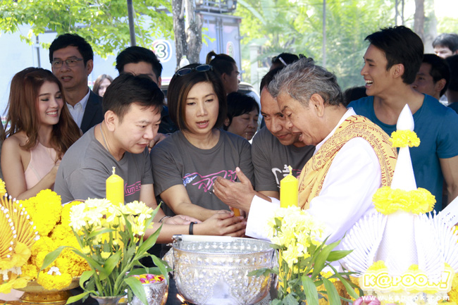 บวงสรวง ละครชุด สามหัวใจเสริมใยเหล็ก