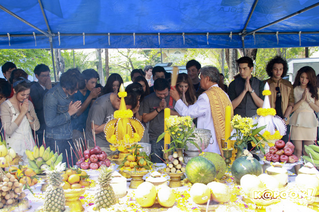 บวงสรวง ละครชุด สามหัวใจเสริมใยเหล็ก