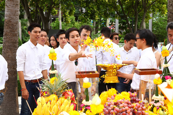 บวงสรวงซีรีย์ เกรียน เฮาส์