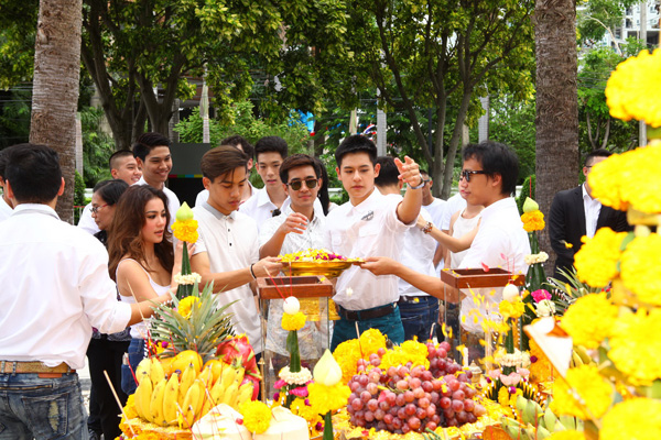 บวงสรวงซีรีย์ เกรียน เฮาส์