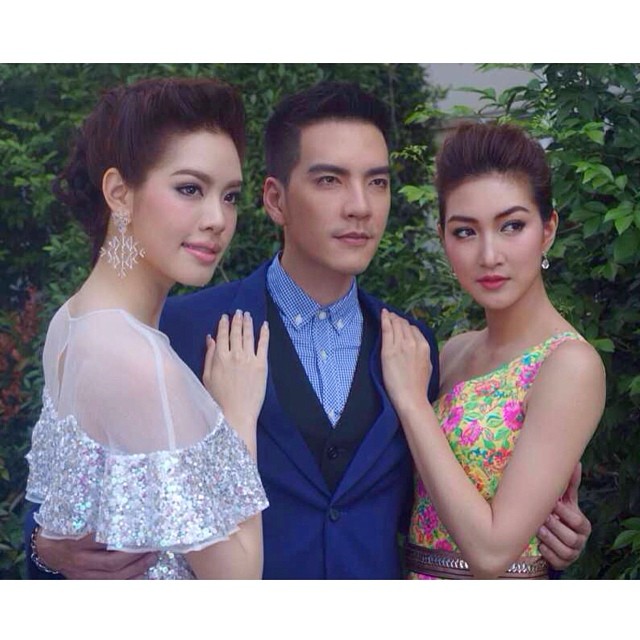 ปีกมงกุฎ บวงสรวง