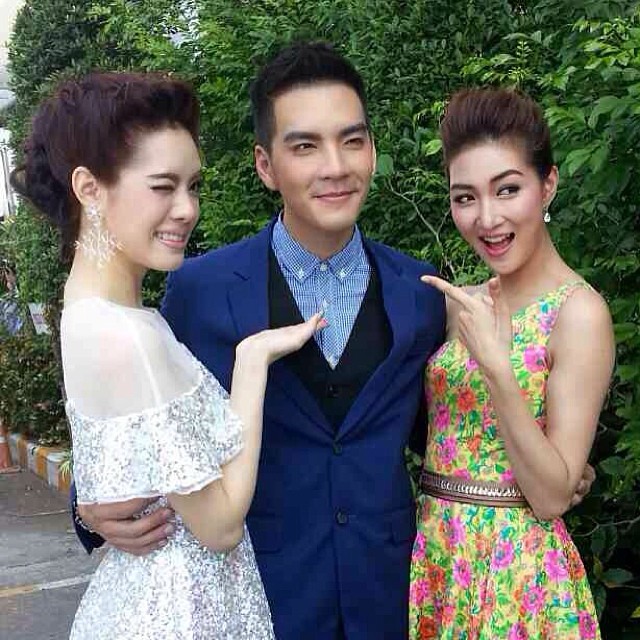 ปีกมงกุฎ บวงสรวง