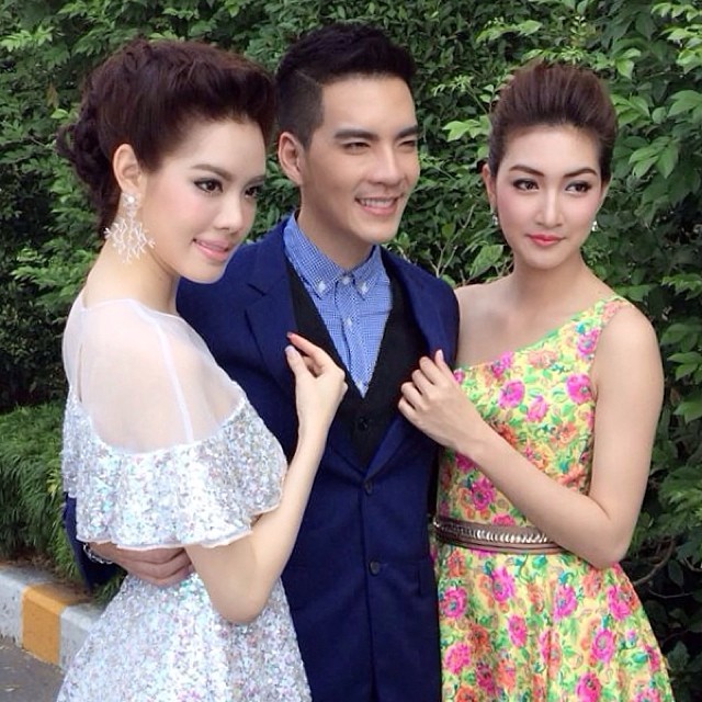 ปีกมงกุฎ บวงสรวง