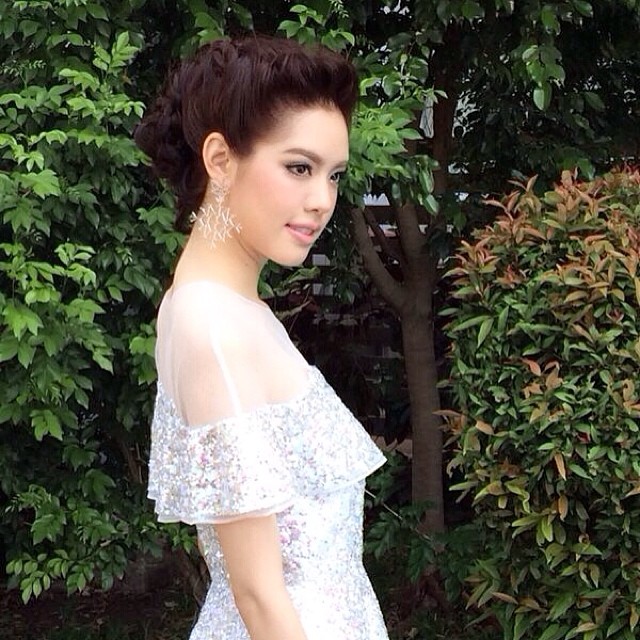 ปีกมงกุฎ บวงสรวง