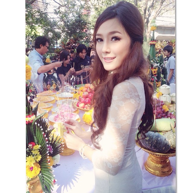 ปีกมงกุฎ บวงสรวง