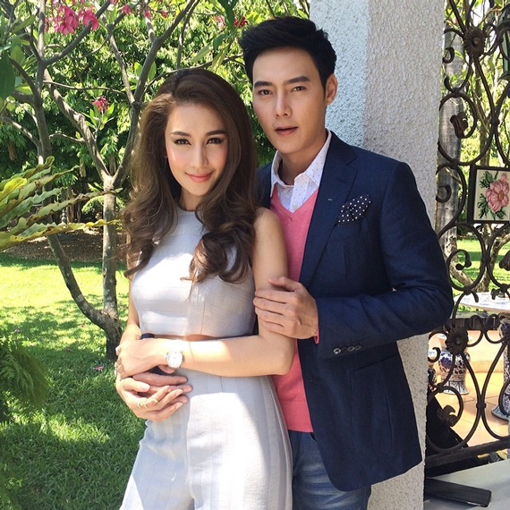 ละคร พลับพลึงสีชมพู