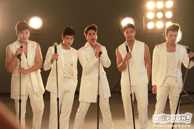 ภาพเบื้องหลังถ่าย โปสเตอร์คอนเสิร์ต Give Me 5