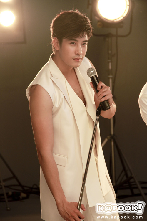 ภาพเบื้องหลังถ่าย โปสเตอร์คอนเสิร์ต Give Me 5