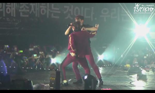Super Junior ออกลีลาเต้นเพลง ชักกระตุก