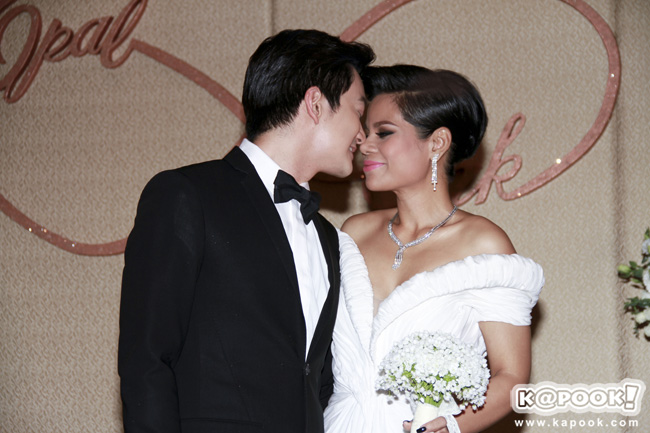 งานแต่ง หมอโอ๊ค โอปอล์ ฉลองวิวาห์สุดชื่นมื่น แพลนฮันนีมูนยุโรป
