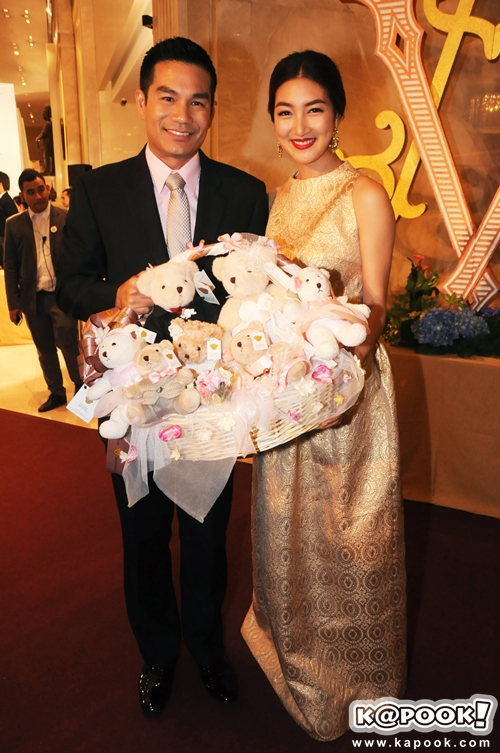 คู่รักดารา ร่วม งานแต่ง ชมพู่ น็อต