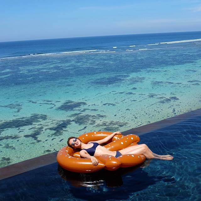 รวมภาพดาราชุดว่ายน้ำ