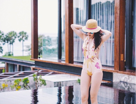 รวมภาพดาราชุดว่ายน้ำ