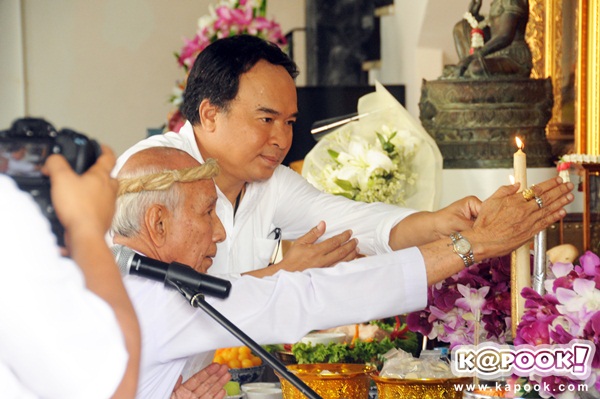 พิธีไหว้ครูและครอบครู บริษัท พอดีคำ ประจำปี 2558