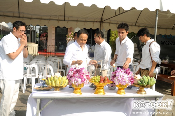 พิธีไหว้ครูและครอบครู บริษัท พอดีคำ ประจำปี 2558