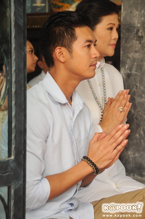 พิธีไหว้ครูและครอบครู บริษัท พอดีคำ ประจำปี 2558