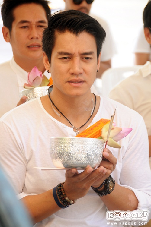 พิธีไหว้ครูและครอบครู บริษัท พอดีคำ ประจำปี 2558