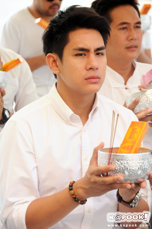 พิธีไหว้ครูและครอบครู บริษัท พอดีคำ ประจำปี 2558