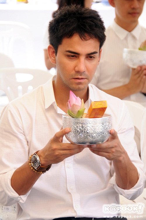 พิธีไหว้ครูและครอบครู บริษัท พอดีคำ ประจำปี 2558