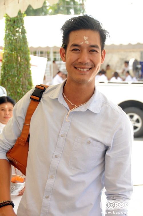 พิธีไหว้ครูและครอบครู บริษัท พอดีคำ ประจำปี 2558