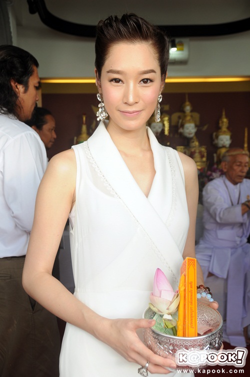 พิธีไหว้ครูและครอบครู บริษัท พอดีคำ ประจำปี 2558