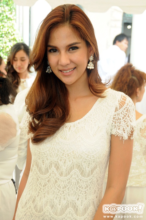 พิธีไหว้ครูและครอบครู บริษัท พอดีคำ ประจำปี 2558