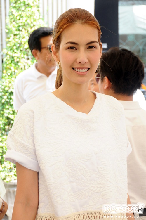 พิธีไหว้ครูและครอบครู บริษัท พอดีคำ ประจำปี 2558