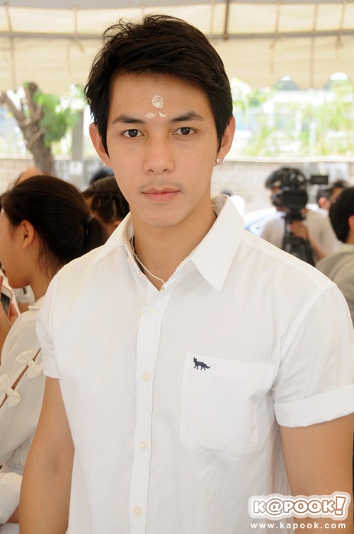 พิธีไหว้ครูและครอบครู บริษัท พอดีคำ ประจำปี 2558